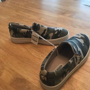 Steve madden camo slip on shoes size 7. Never worn
